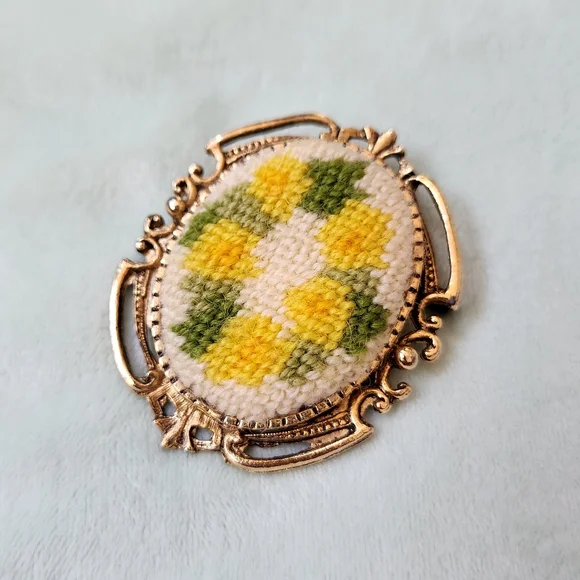 Vintage Needle Point Frame Brooch Yellow Floral Gold Antique Pin Embroidered - Picture 4 of 8